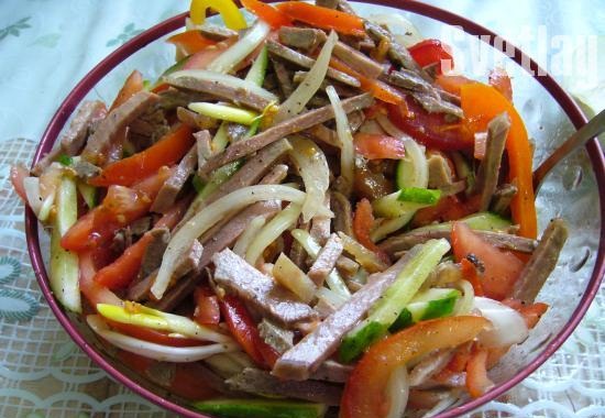 Салат мясо лук соленый огурец